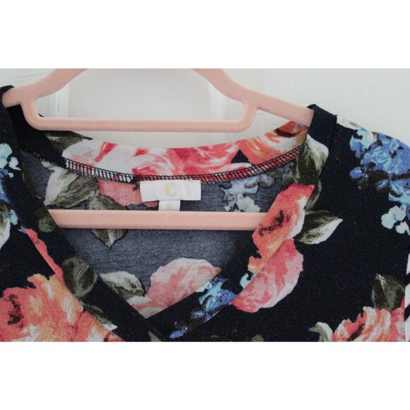 Women's Size Small Muilt-Color Pullover VNeck Tee Shirt Front Pocket - Picture 3 of 4